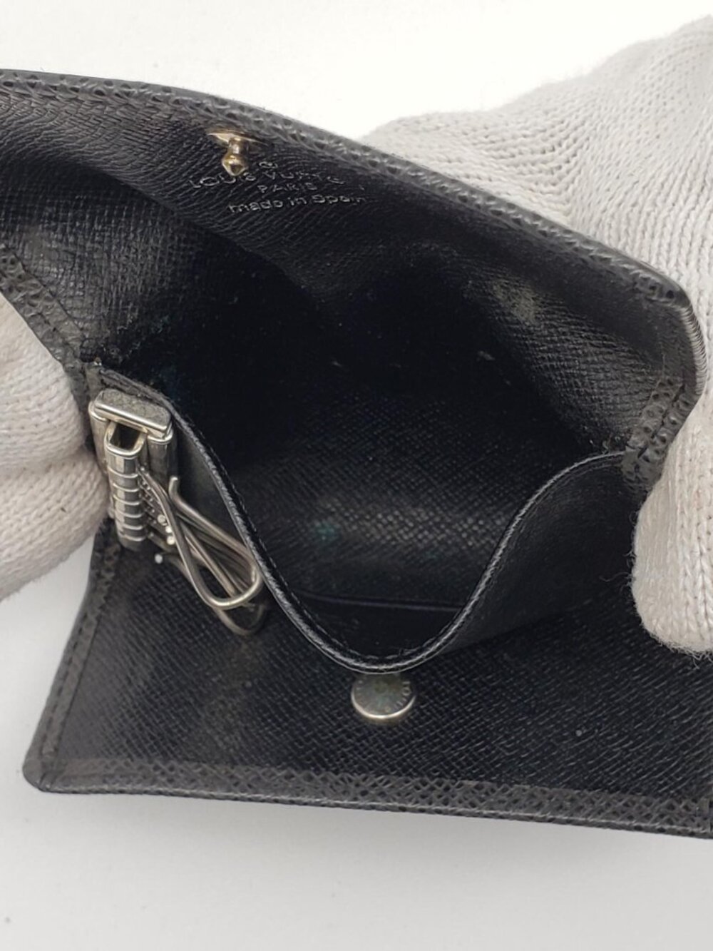 Authentic Louis Vuitton 6-Key Holder – Black Leather – Silver Hardware - Picture 9 of 16